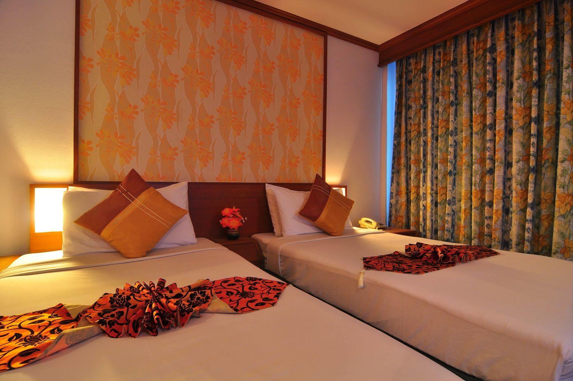 Rattana Beach Hotel Karon Exterior foto