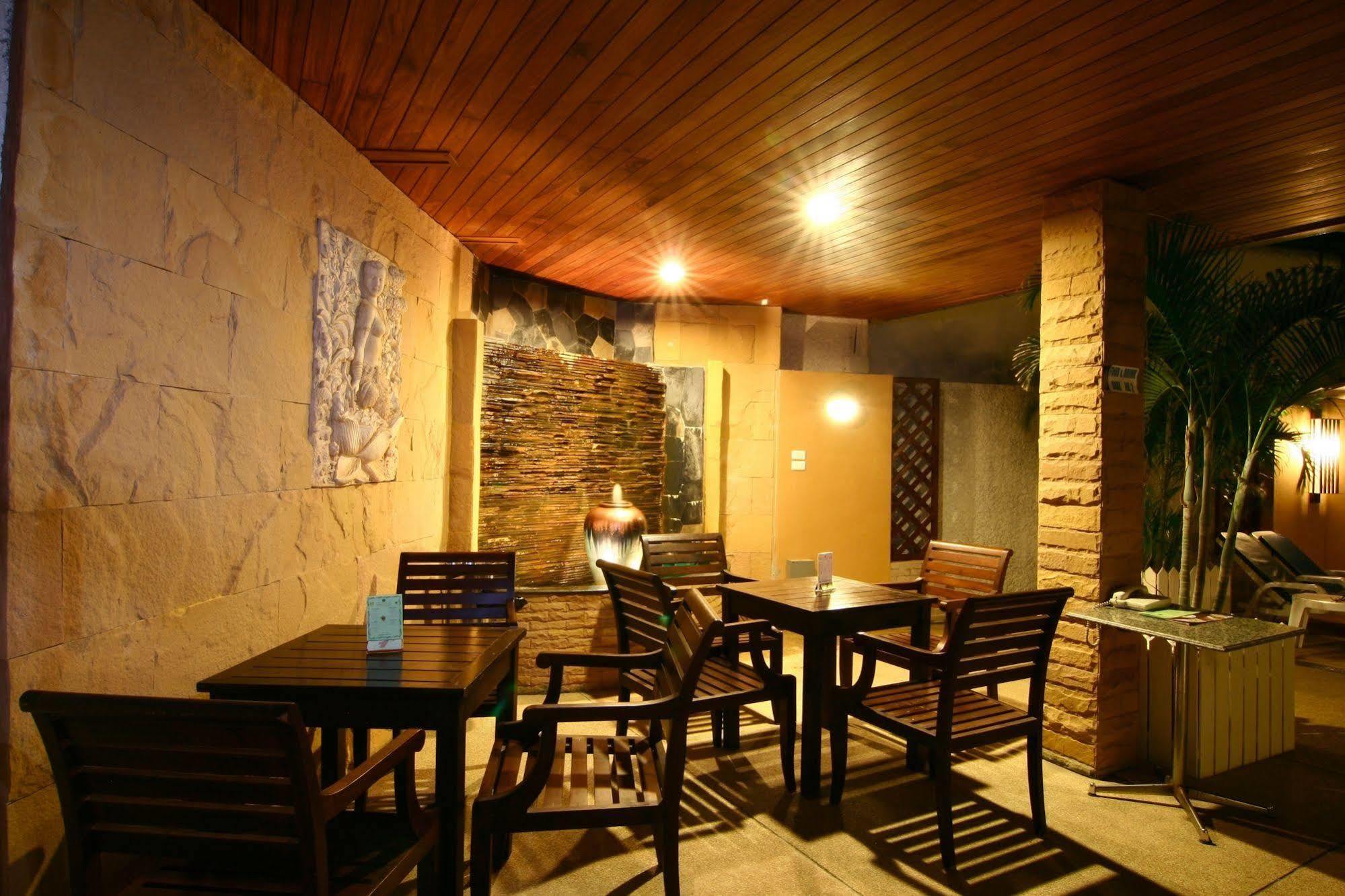Rattana Beach Hotel Karon Exterior foto